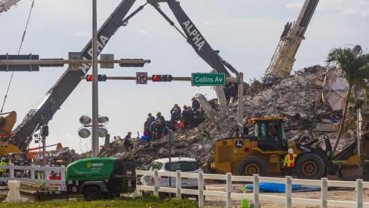 "Casi cero" posibilidades de encontrar sobrevivientes en edificio derrumbado en Miami