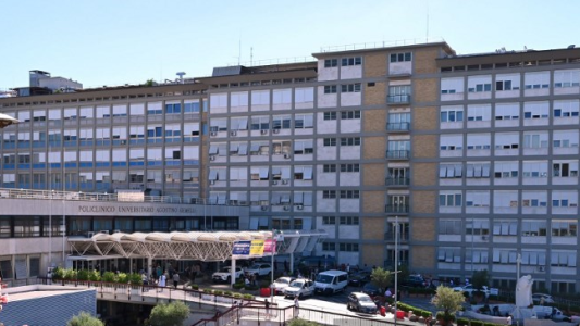 Operaron al Papa Francisco: ¿Qué es la diverticulitis de colon?