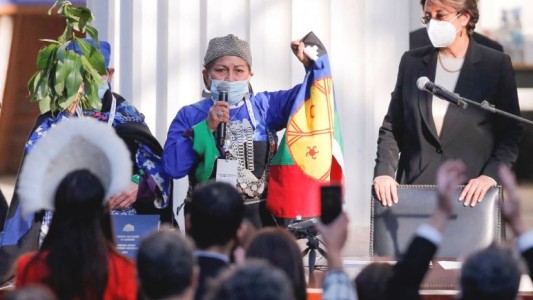 Una profesora mapuche preside la Convención Constitucional apolítica en Chile