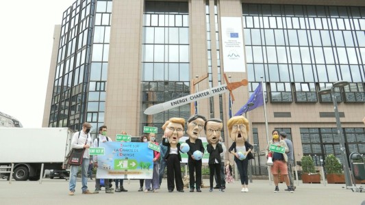 Llevan a cabo un llamativa protesta en Bruselas contra el cambio climático