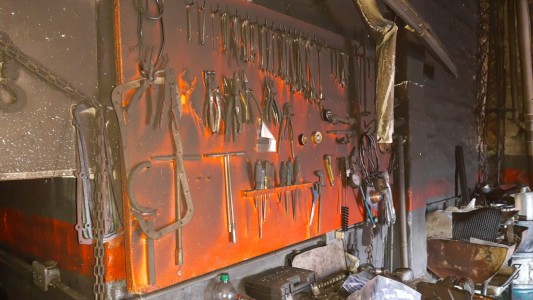 Hace un mes les robaron un auto, hoy se les quemó el taller: sospechan que fue intencional