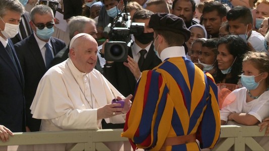 El papa Francisco se recupera tras su operación de colon