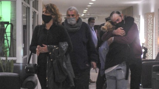 Familiares despiden a Reutemann en una ceremonia íntima en Santa Fe