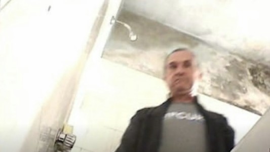 La caída del fotógrafo perverso: grababa a mujeres en el vestuario
