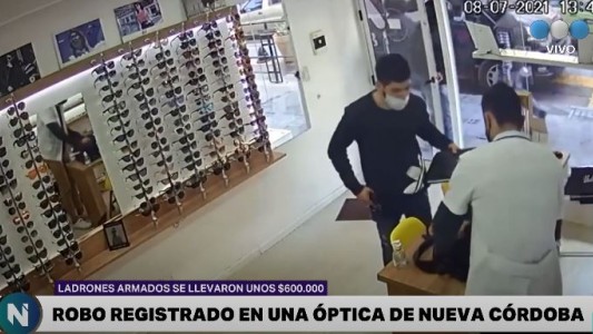Inseguridad registrada: Así roban una óptica en Nueva Córdoba