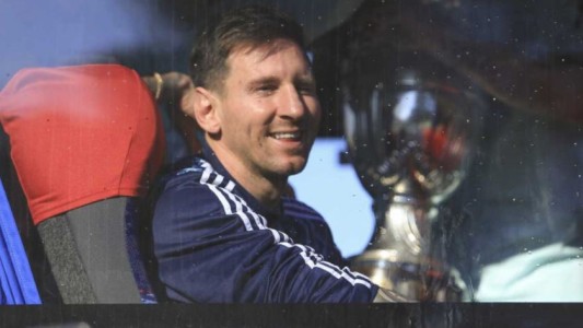 La Selección argentina volvió al país con la Copa América y fue ovacionada en Ezeiza