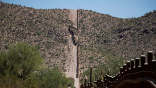 Aparecieron más de 40 cuerpos de inmigrantes flotando en Arizona