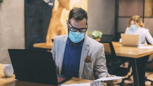 La mitad de las empresas planea aplicar horarios flexibles o modelo mixto de trabajo