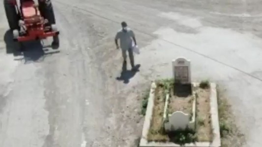 Así es la tumba sagrada que quedó en medio de una calle