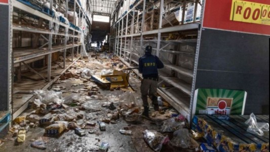 Más de 70 muertos en las protestas y saqueos en Sudáfrica