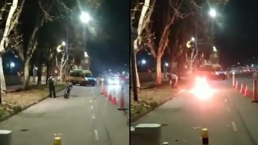 Video: prendió fuego su moto para evitar que se la secuestre la Policía en Villa Lugano