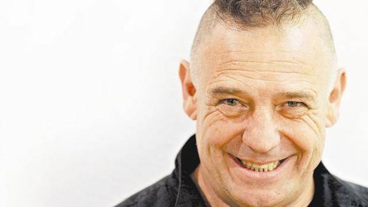 Así quedó la camioneta de Iorio tras volcar cerca de Sierra de la Ventana