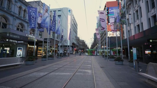 Nuevo confinamiento en Australia ante un brote de la variante Delta