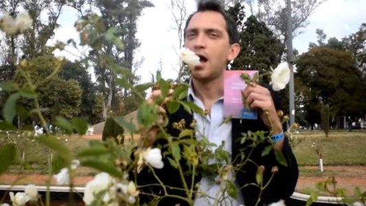 "Recuerdo de mi primera dosis": un humorista retrató su vacunación y se volvió furor en redes