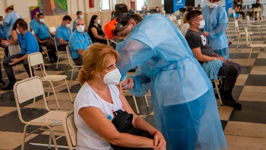 Testeos y vacunación contra el Covid-19: horario y lugares para este sábado