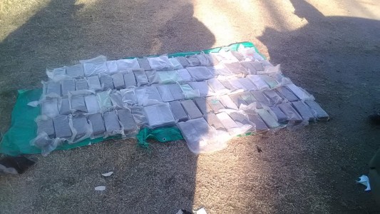 Lo detuvieron con 90 kilos de marihuana en el baúl