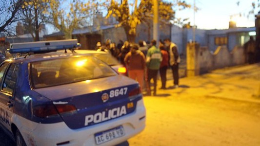 Un policía mató a un delincuente que quiso asaltar a una mujer y quedó detenido