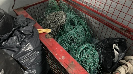 Secuestran más de 118 kilos de cable de cobre y fibra óptica en depósitos de Constitución y Retiro