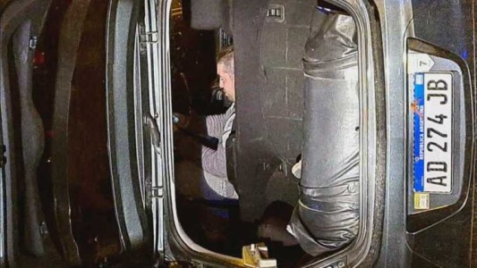 Video: chocó alcoholizado, volcó y se negaba a salir del auto