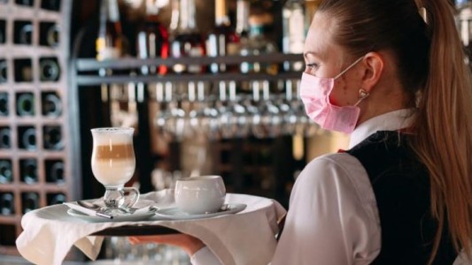 Covid-19 y economía: ¿se viene el pasaporte sanitario para ingresar a bares?