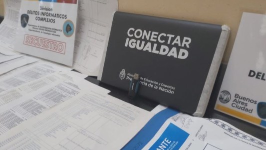 Desbarataron banda que vendía títulos secundarios falsos por Facebook