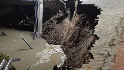 Por la bajante del Río Paraná se derrumbó un sector del muelle del Parque España en Rosario