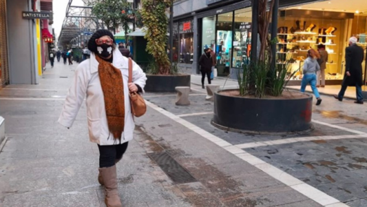 Qué implica la “advertencia violeta” que rige hasta el jueves por bajas temperaturas