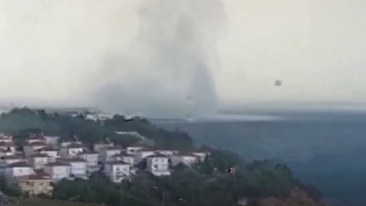 Una enorme tromba marina se arremolinó en el Mar Negro