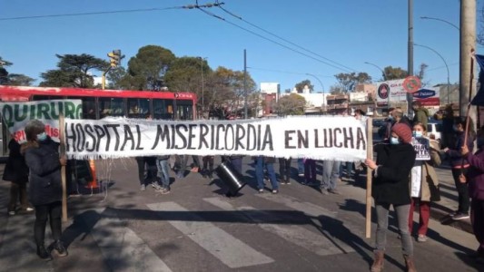 Equipos de salud reclaman por sus salarios y no descartan un paro