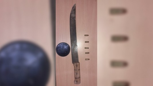 En Chaco: una chica de 16 años intentó agredir a policías con un machete