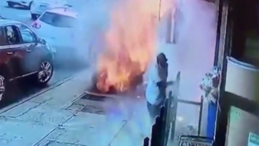 Video: Un hombre sobrevivió a una bola de fuego