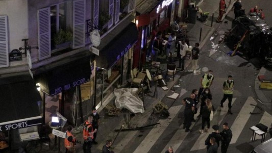 Un muerto y seis heridos por el impacto de un coche contra una terraza en París