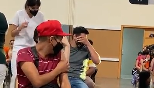 Video: Gritó de miedo al recibir la vacuna contra el Covid y fue viral