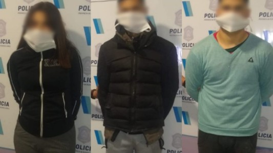 Tres jóvenes acuchillaron a otro tras acusarlo de robarle las zapatillas a una chica