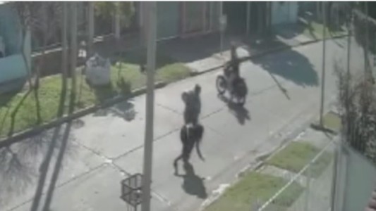 "Quemala que te vio la cara": brutal ataque motochorro a una joven en Banfield