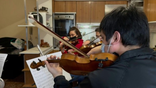 Latin Vox, la orquesta que refugió a músicos venezolanos en Argentina