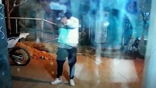 Robaron en un kiosco, los amenazaron para que no denuncien, volvieron y los balearon