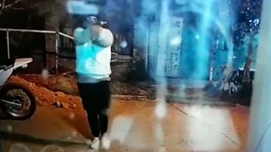 El video de la impresionante balacera a un kiosco: en el interior había una nena de 9 años