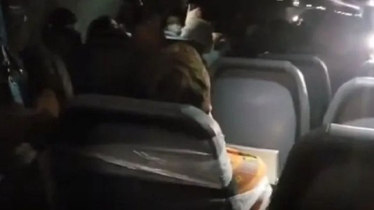 La tripulación de un avión ató a un pasajero violento con cinta adhesiva en Estados Unidos