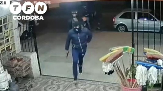 Así fue el violento robo de delincuentes fuertemente armados a un minimercado de Córdoba