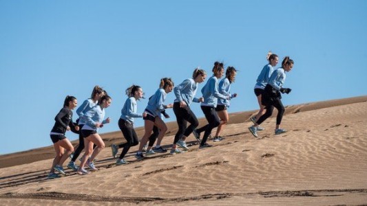Así entrenaban Las Leonas en los médanos de Pinamar
