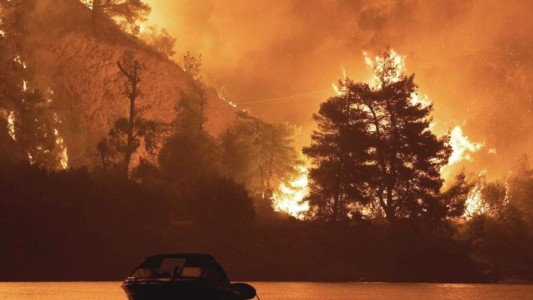 Incendios: Grecia enfrenta "una catástrofe bíblica"