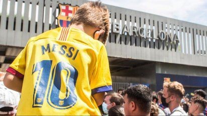 Socios del Barcelona presentan recurso para impedir contrato de Messi en el PSG