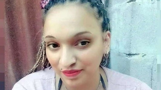 Una joven madre denunció que su hija de 7 años era abusada y la apuñalaron por la espalda