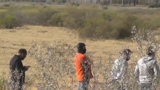 Hallan un cuerpo empalado en una casa abandonada en Mendoza