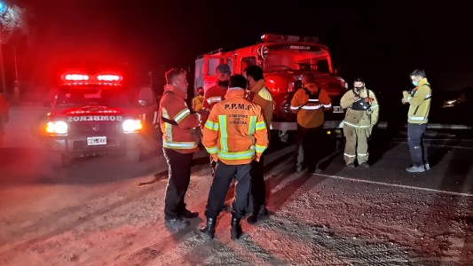 Bomberos combaten importante incendio en zona de Salsipuedes