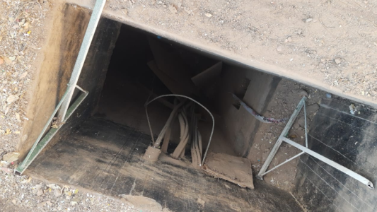 Riesgos ocultos de la ciudad, una niña de 4 años cayó a un pozo sin señalizar