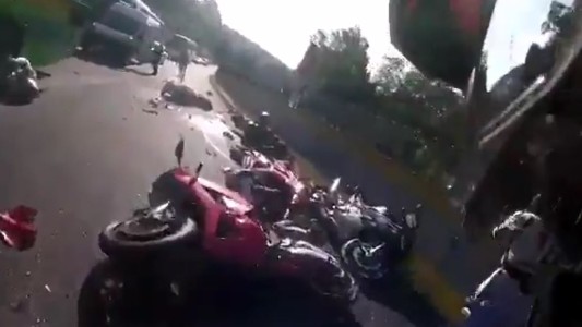 Un motociclista graba el trágico accidente donde fallecieron siete personas