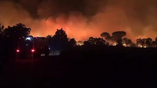 Miles de evacuados en la Costa Azul por incendio forestal