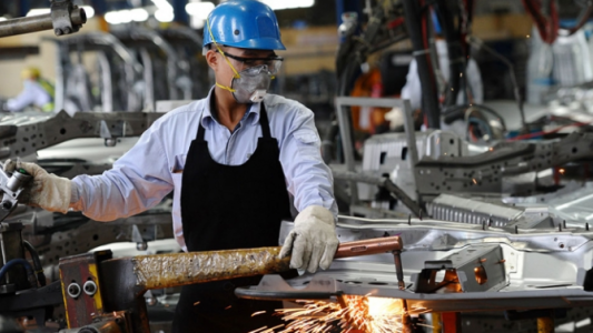 Los salarios cayeron interanualmente un 6 por ciento en todo el país